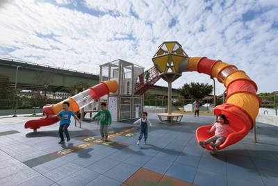01-大里涼傘樹公園「探索城堡」啟用！複合式遊具讓孩子盡情冒險