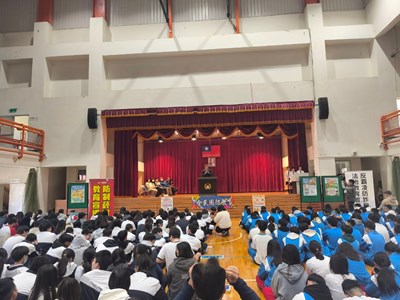 宣導學生於寒假期間防範詐騙，切記反詐騙3步驟：「保持冷靜」、「小心查證」、「立即_