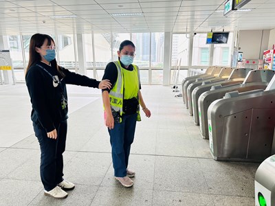 中捷車站人員提供視障旅客引導服務(示意圖)