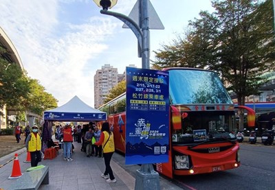 中台灣燈會首日疏運順暢，接駁車發出近百班次