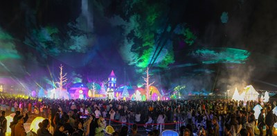 中台灣燈會小年夜剛開幕就吸引滿場人潮