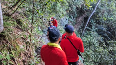 春節登山人潮增多，消防局提醒登山前規劃路線，準備充足裝備，確保安全。_0