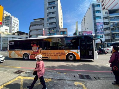 春節彩繪公車上路宣傳情形