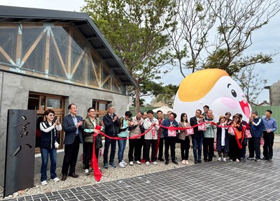 言八創意開幕式活動邀請多位貴賓一同參與揭牌儀式