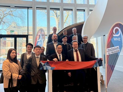 茨維考大學校長接待中市參訪團 說明德國高科技產學合作成果