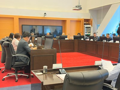 今日程序委員會由台中市議會議長張清照主持，市府由副市長黃國榮率各局處機關首長與會