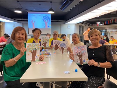 社團法人中華傳愛社區服務協會(傳動據點)繪製生命故事本課程