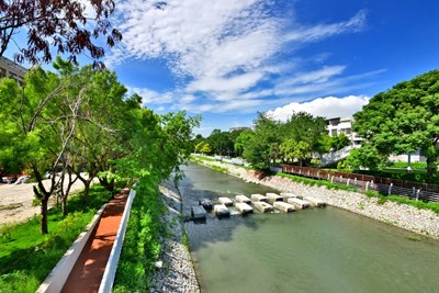 二區污水截流改善且左岸新增人行步道供民眾休憩