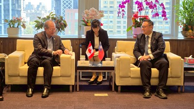 友好城市本拿比市代理市長李燦明蒞府拜會