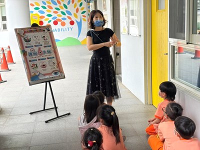 學校護理師於量測前解說護眼知識及量測方式_0_0