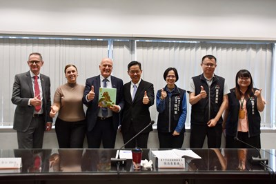 澳洲塔斯馬尼亞州財政廳長阿貝茨（Eric Abetz）率團拜訪臺中