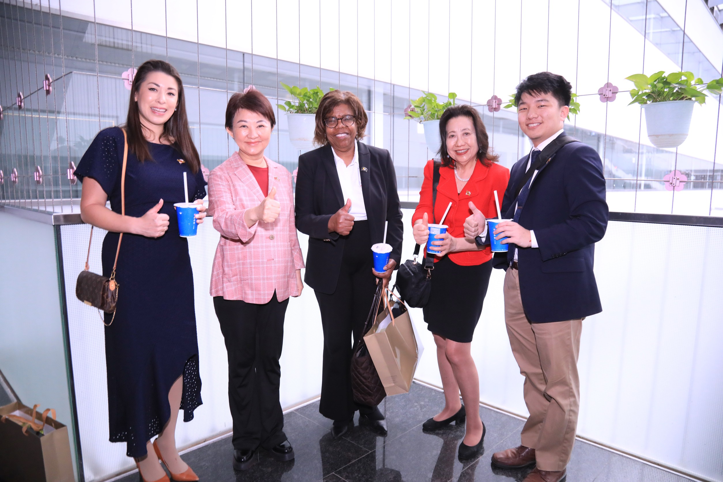 盧市長邀請訪團品嚐台中代表性飲品「珍珠奶茶」,獲訪賓讚賞_0