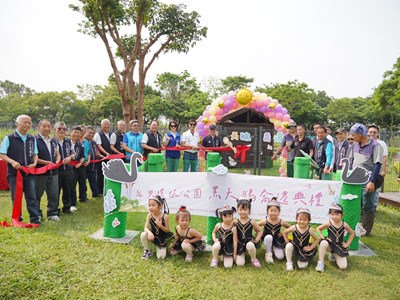 01-后里環保公園神秘嬌客「黑天鵝」登場！市府建設局升級綠地空間 再添公園新亮點_0