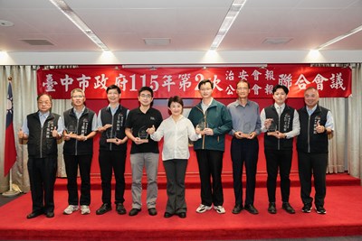 盧市長頒獎表揚「台中市成功攔阻詐騙案件有功人員」-1