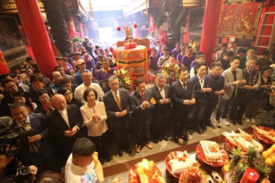 大甲媽今起駕遶境賜福，黃副市長赴鎮瀾宮參拜祈福