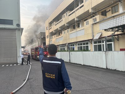 環保局隨即派員前往現場監測空品狀況