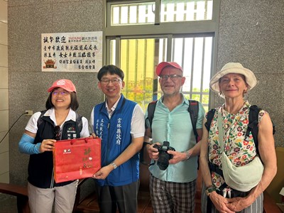 陳局長與雲林縣政府共同歡迎德國訪團參加遶境行程