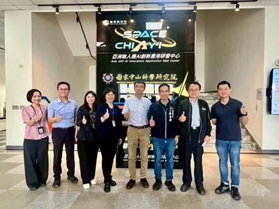 經濟發展局長張峯源率隊參訪嘉義「亞洲無人機AI創新應用研發中心」，由嘉義縣政府經濟發展處簡任秘書林豐洲接待