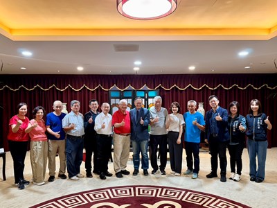 訪團一行與市府團隊合影