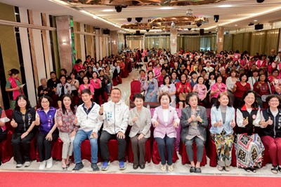 大台中婦女會今（30）日舉辦「模範婆媳及績優里鄰小組召集人表揚活動」