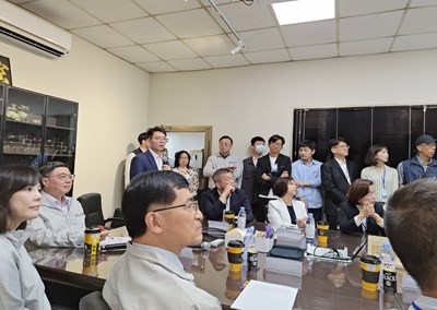 行政院長台中參訪千里眼精密部件公司，市府肯定運用AI，從黑手轉型金手
