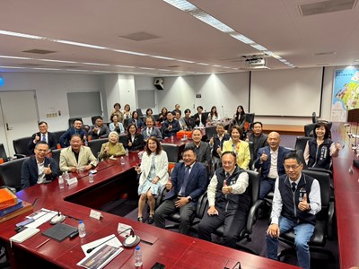 展覽公會與市府團隊合影