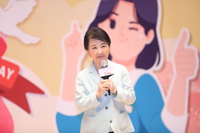 盧市長除了祝福大家節日快樂外更向所有護理人員與母親說一句「辛苦了」與「謝謝你」