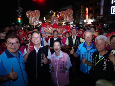 旱溪媽祖遶境十八庄回鑾吳局長前往旱溪街與建成路口接駕(主)