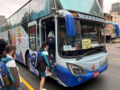 會考專車照片