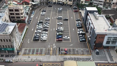 豐原區中山路（土地銀行豐原分行旁）：有效紓解金融機構周邊密集的臨停與洽公車潮