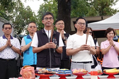 運動局長游志祥與貴賓進行祈福儀式，祝福活動順利平安