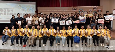 貴賓和廠商一起為青少年加油