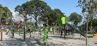 獨角仙公園攀爬設施 吸引眾多孩童喜歡