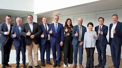 盧市長與德國國會友台小組徐德分主席等友我議員合影