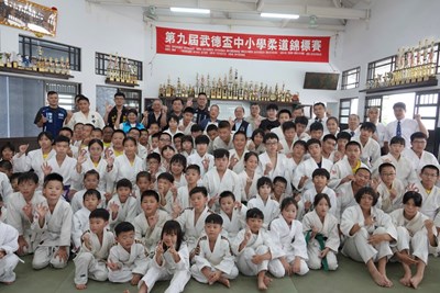 第九屆武德盃中小學柔道錦標賽今（13）日在臺中市柔道協進會柔道館熱鬧登場