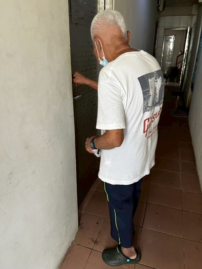 社工協助77歲的阿龍(化名)找到安心休息的家