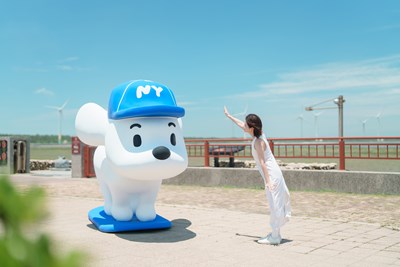 作品《SKATER JOHN》，JOHN 擁有自由奔放、不造作的性格，深受滑板、衝浪與 Hip Hop 等街頭文化影響