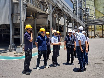 市府衛生局及食安處今（5）日會同專家學者前往中聯油脂進行相關查核