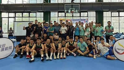 出席貴賓與參賽隊伍合影，共同支持聽障籃球運動發展