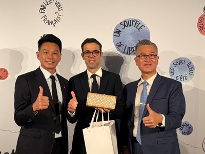 交通局長葉昭甫及經發局副局長代表盧秀燕市長出席法國國慶酒會