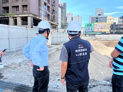 經濟發展局長張峯源前往現場視察中央市場工程進度