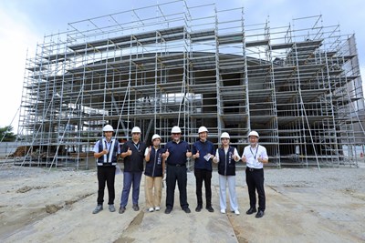 文化局與建築及施工團隊在童書之森･臺中基地合影