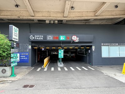 自由一期停車場鄰近商圈，與商場同棟大樓，緊鄰台中公園、一中商圈及台中車站_0