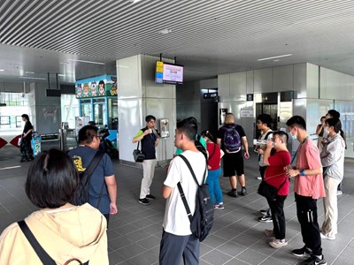 「中捷×法扶敦睦列車」開往捷運豐樂公園站。