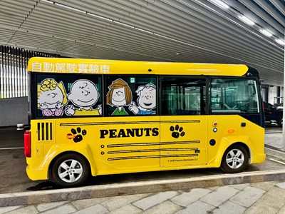 中市自駕巴士與史奴比合作塗裝，於水湳轉運中心延長展示至8月23日