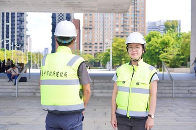 戶外勤務降溫有新招！中市建設局首次導入「空調服」為第一線同仁防暑降溫