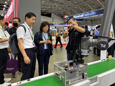 1本市智慧製造中心執秘導覽協作型機械手臂