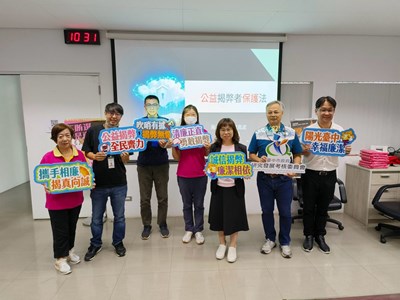 研考會專門委員周憲民與海委會副處長黃文貞合影