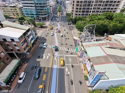 市府於北區中清太原路口左轉車道設置彩色標線，導引左轉車流提前確認行駛路徑