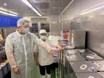 查核午餐供應業者目前食用油品庫存情形